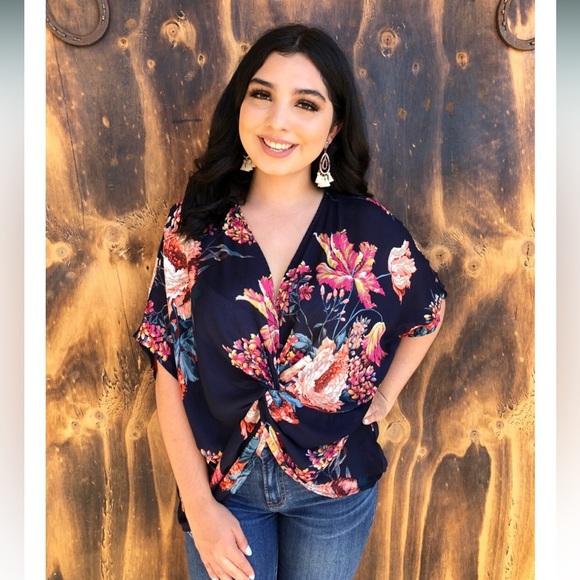 2/$15 Umgee Floral Blouse - Picture 1 of 8
